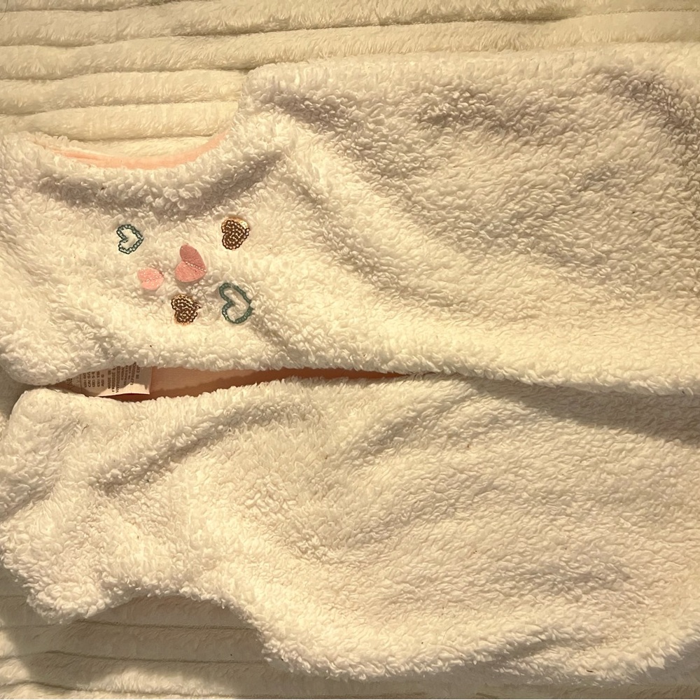 Catherine Malandrino White Fleece Vest with Heart Accents.A74 - Picture 4 of 8